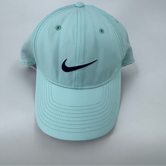 Nike Black and Green Legacy 91 flight weight Hat with Iconic Swoosh - Picture 1 of 6